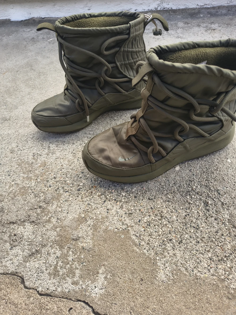 Nike Women's Tanjun High Rise sneaker boot 